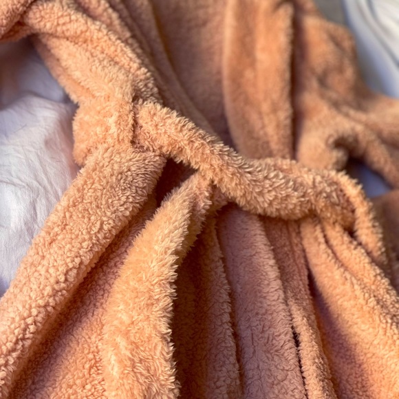 Fuzzy/Fur Pink Robe - Picture 5 of 5